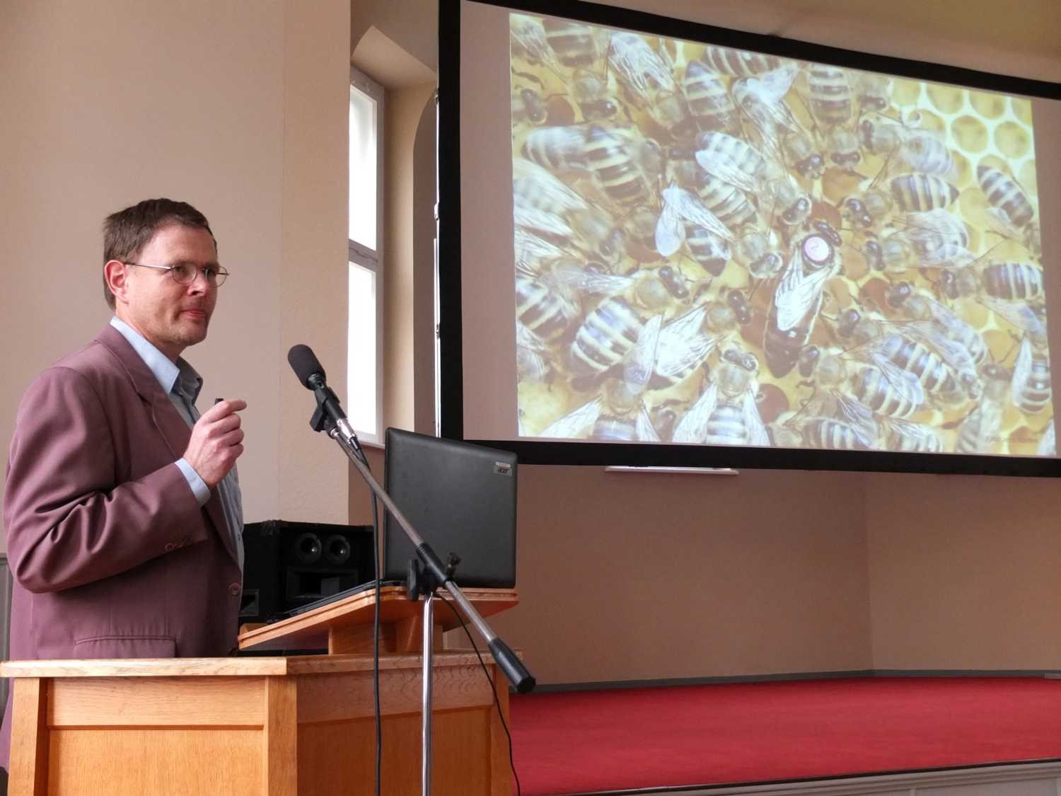 Dr. Jens Radtke | Bieneninstitut Hohen-Neudorff | Faszination Bienen