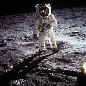 // Foto: wikimedia / nasa/ Astronaut Aldrin auf dem Mond /