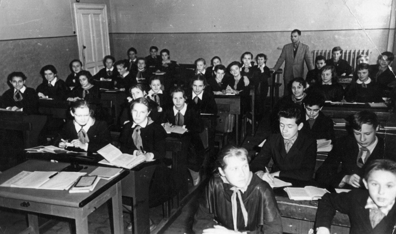 1958 год. 6"в"класс на уроке физики у Германа Михайловича.