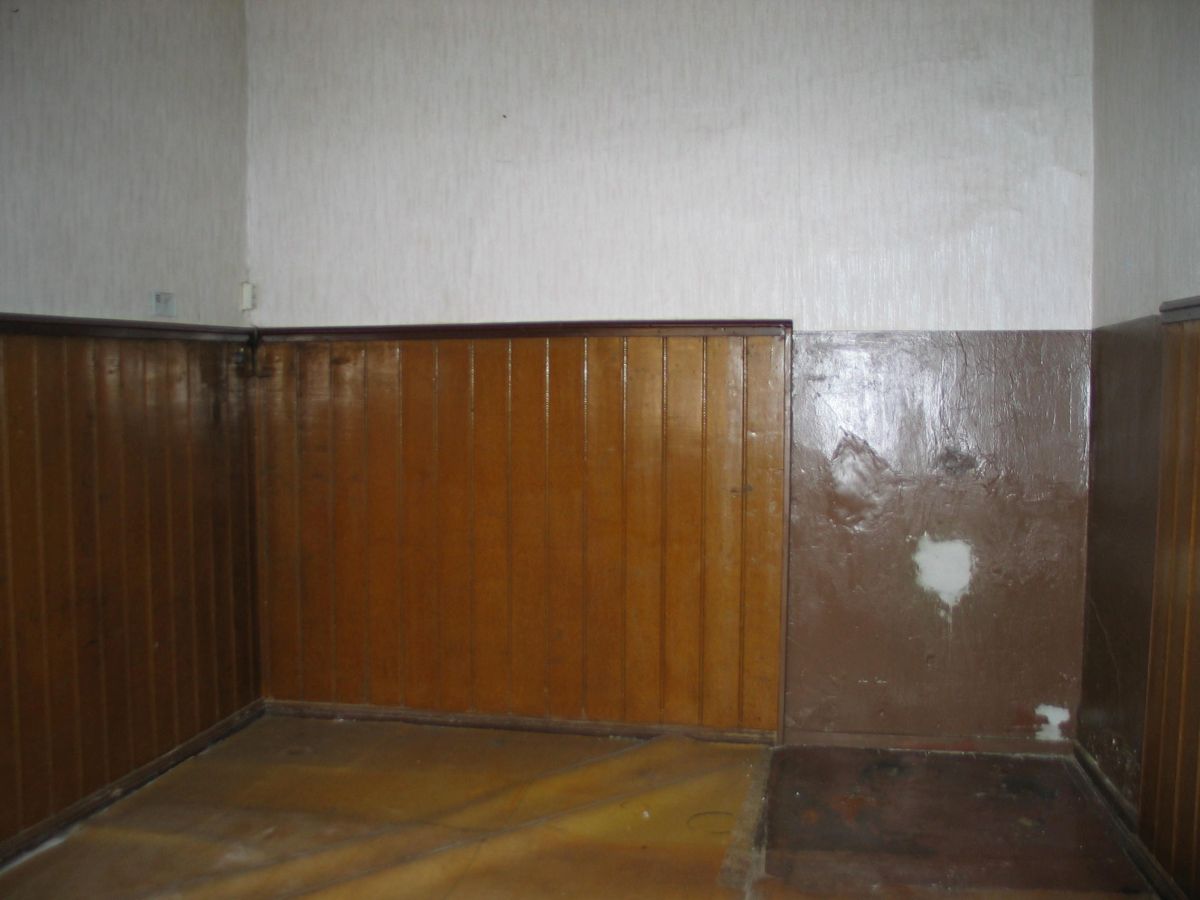 In Wohnräume unterteilte Halle (vor der Sanierung 2010/11)