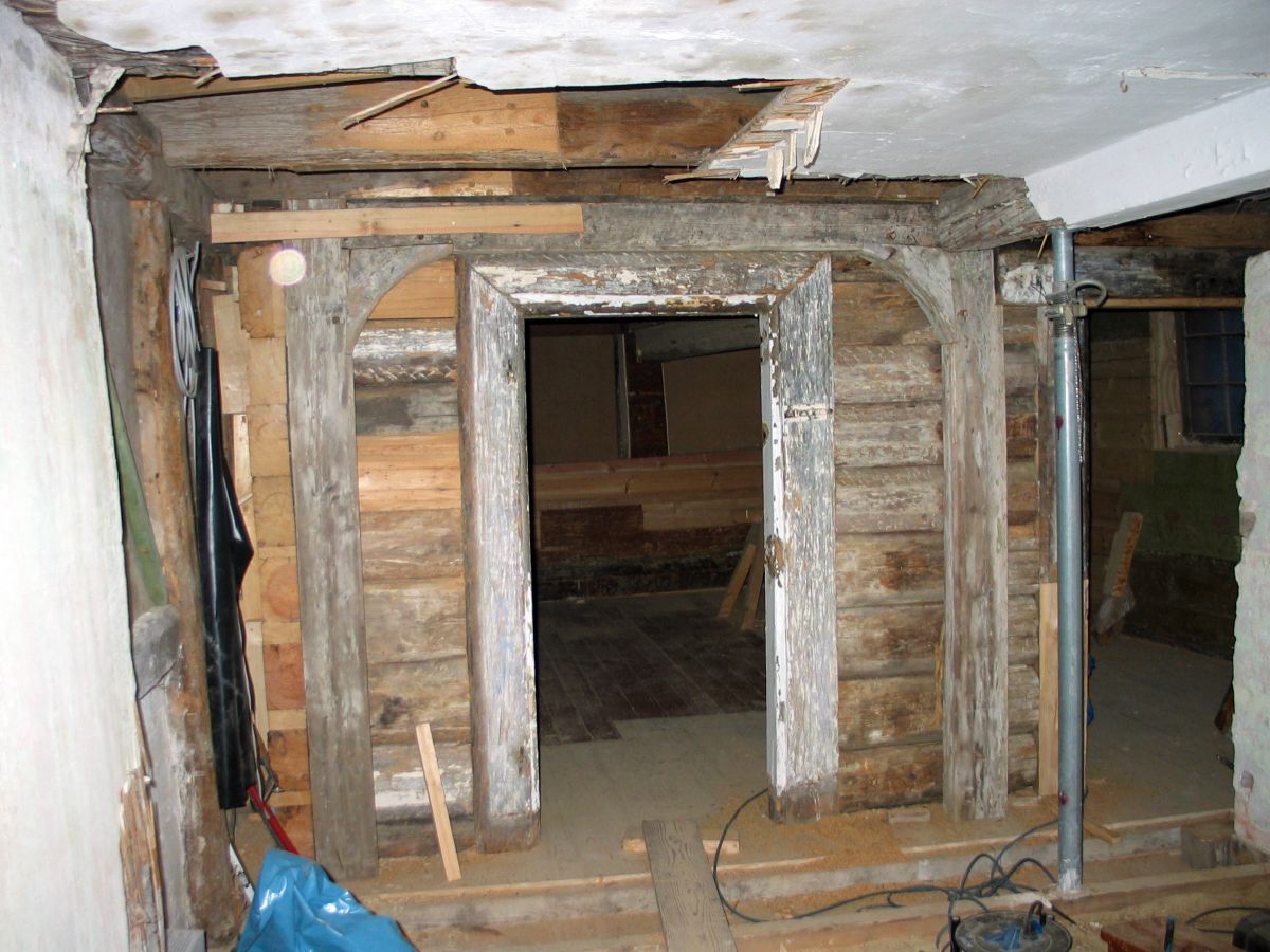 Blick vom Vorraum in die Bohlenstube (Januar 2009)