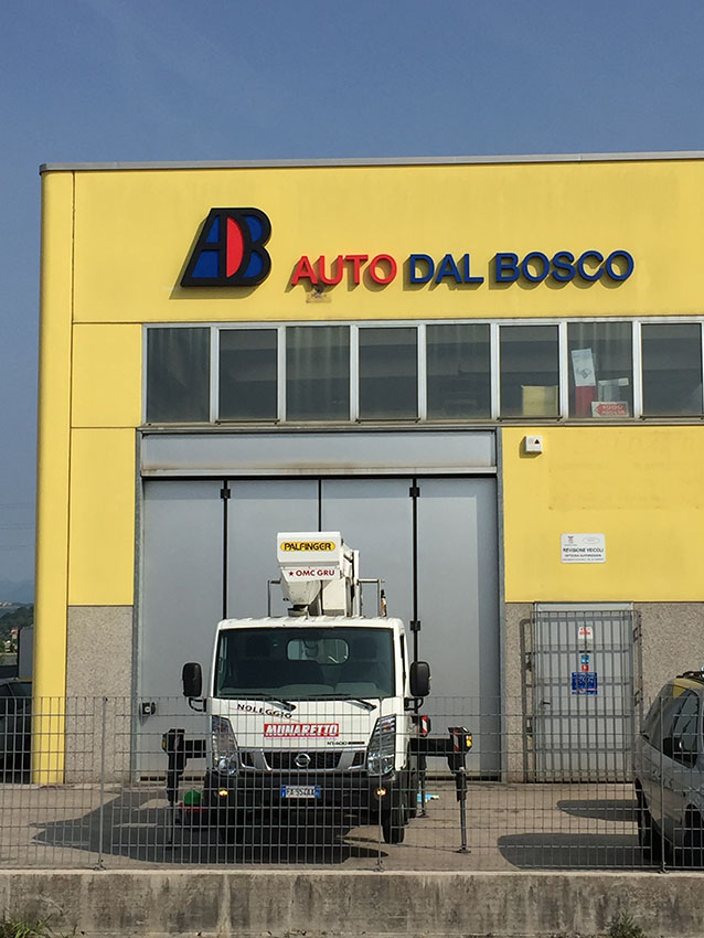 Insegna in polistirene fresato