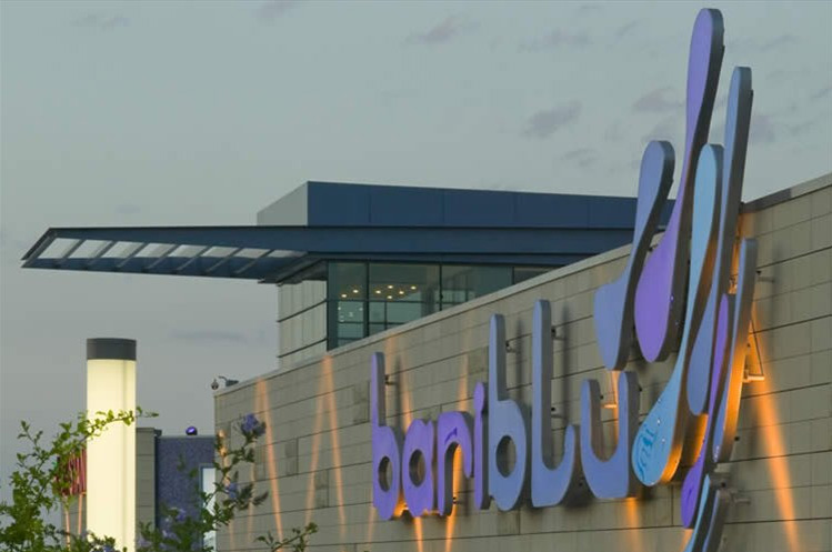 Insegna luminosa centro commerciale Bari Blu