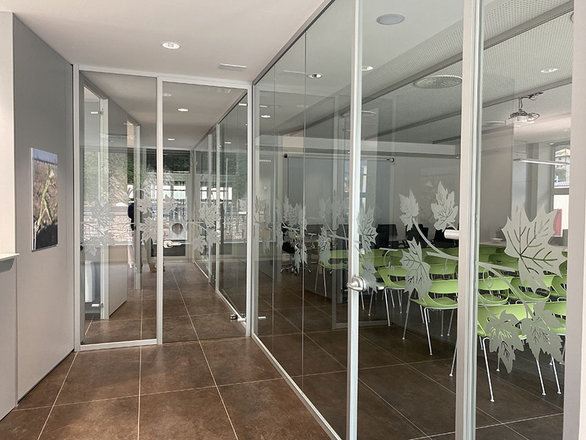 Decorazione vetri uffici Trento