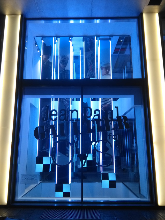 Allestimento vetrine OVS Milano