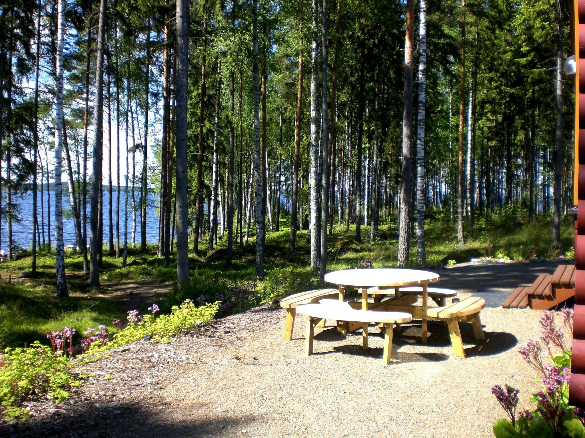 Außensitzgruppen Südseite mit Wellenrauschen + Blick auf den See. Blick Richtung Südwesten zur benachbarten Halbinsel