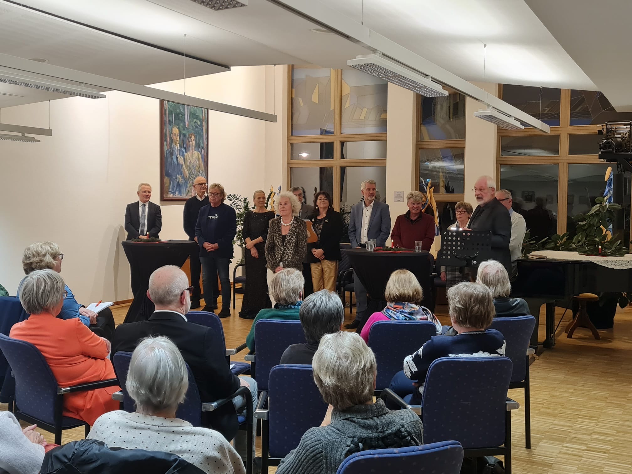 Das Theatherensemble des Unkeler Geschichtsvereins mit ihrer Regisseurin Doris Fortuin