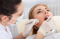 Photo dentiste et son patient profession libérale