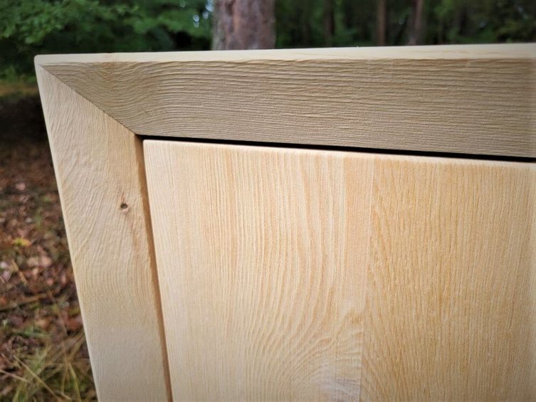 Zirbenholzkommode Eckdetail