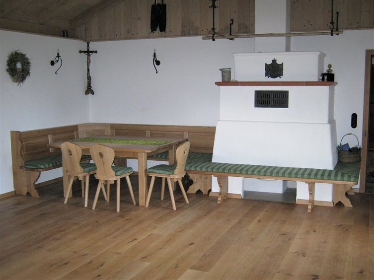 Esszimmer in Eiche mit Ofenbank