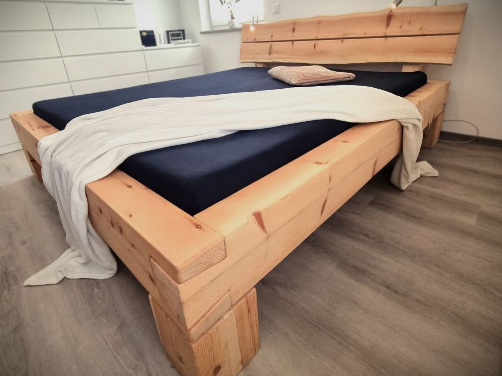 Balkenbett Detailansicht Ecke