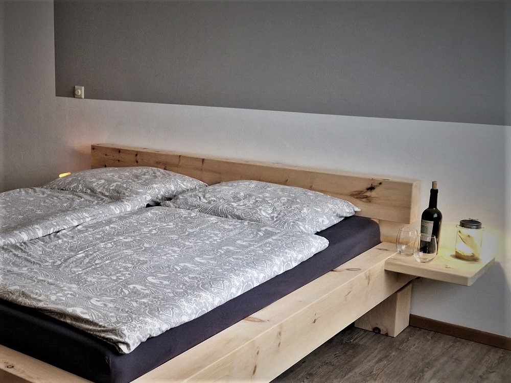 Balkenbett Zirbe mit Balkenkopfteil