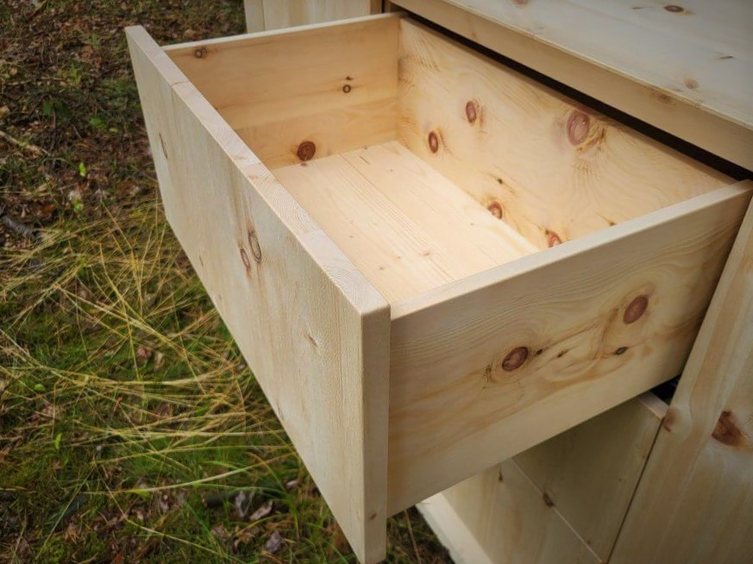 Schubladen in Zirbe
