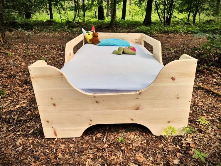 Kinderbett in Zirbe vorne