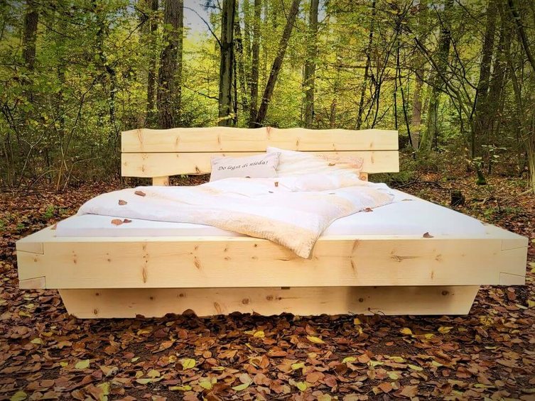 Schwebebalkenbett Zirbe 180x200 – Vorderansicht