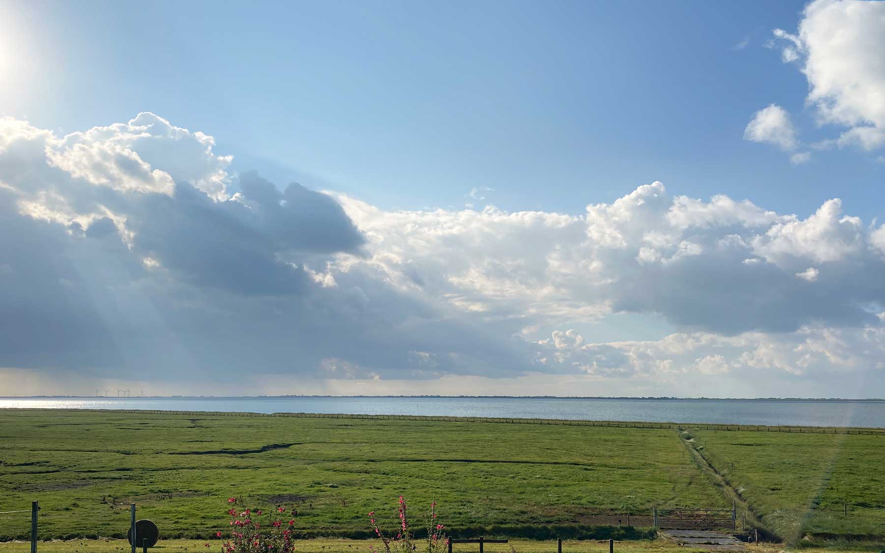 Hand gegen Koje - Fischerhaus Hooge