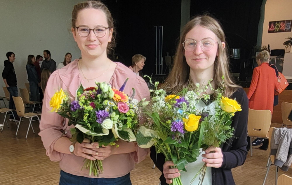 Außergewöhnliches Engagement: Auszeichnung für Jana und Lotte im Rahmen des „Young Women in Public Affairs”- Awards 2022