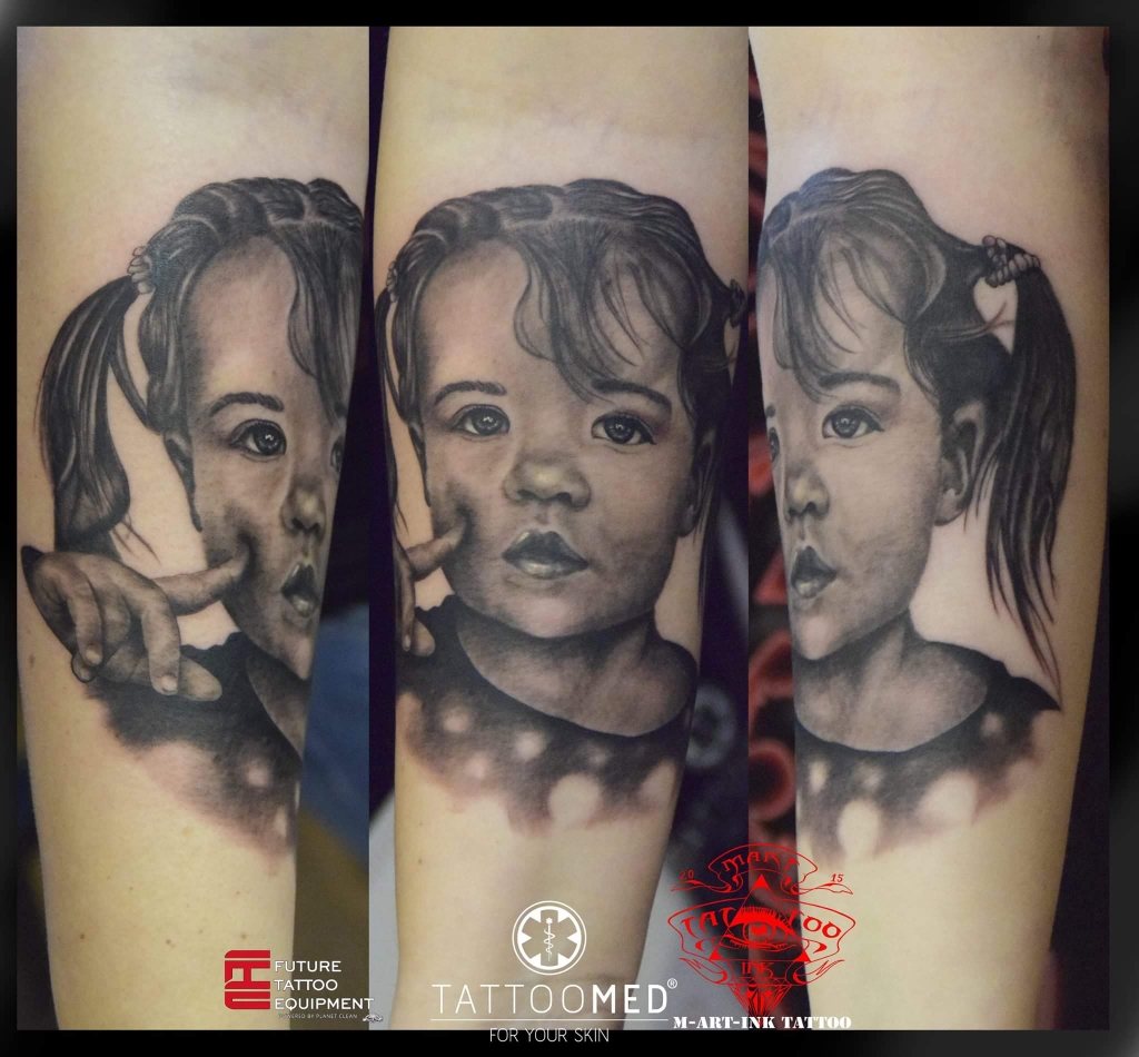 Portrait Tattoo von einem Süßen Mädchen. Artist: Martin Kolacek 