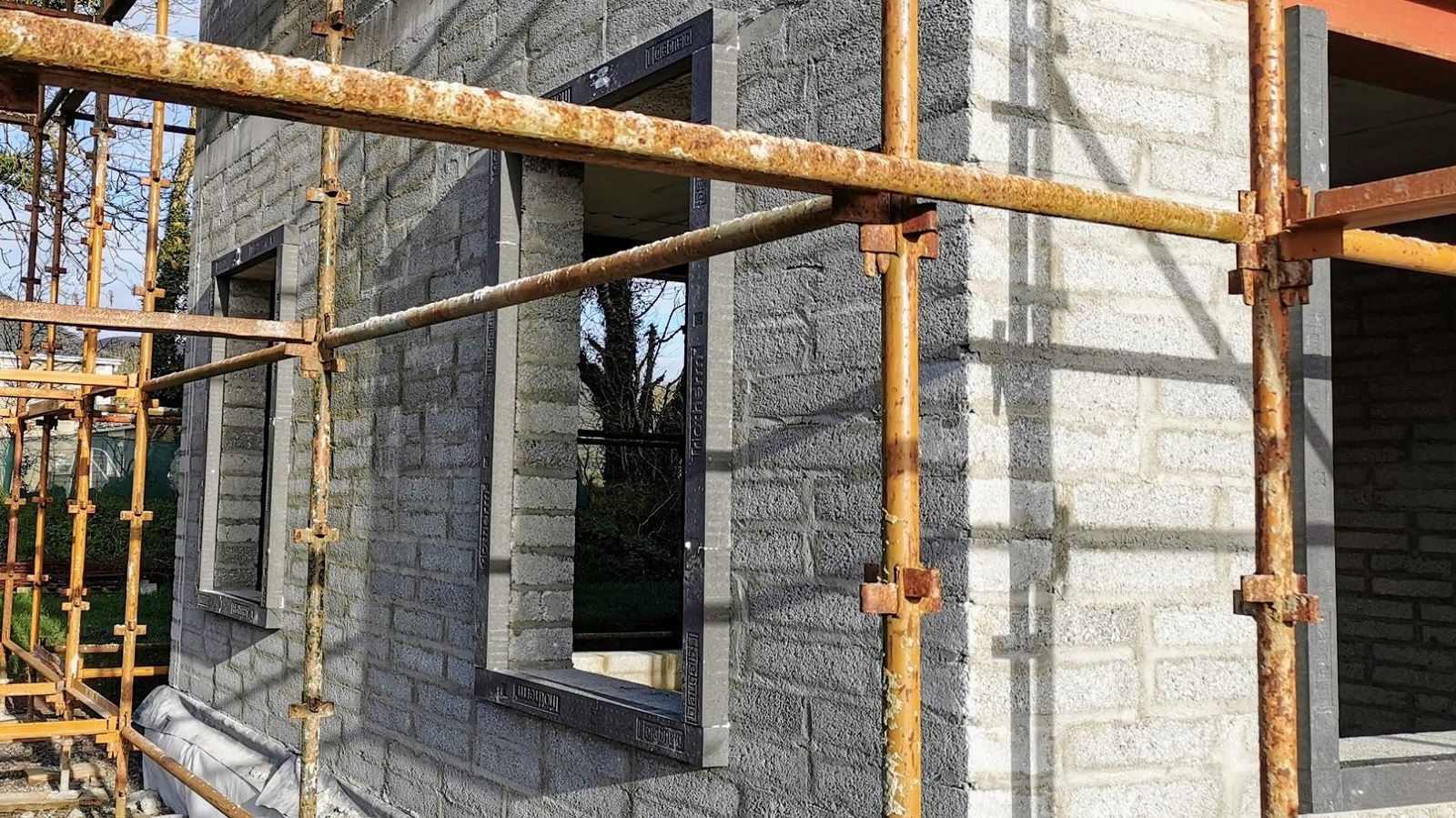 all window & door openings were completely framed with Triotherm thermal brackets