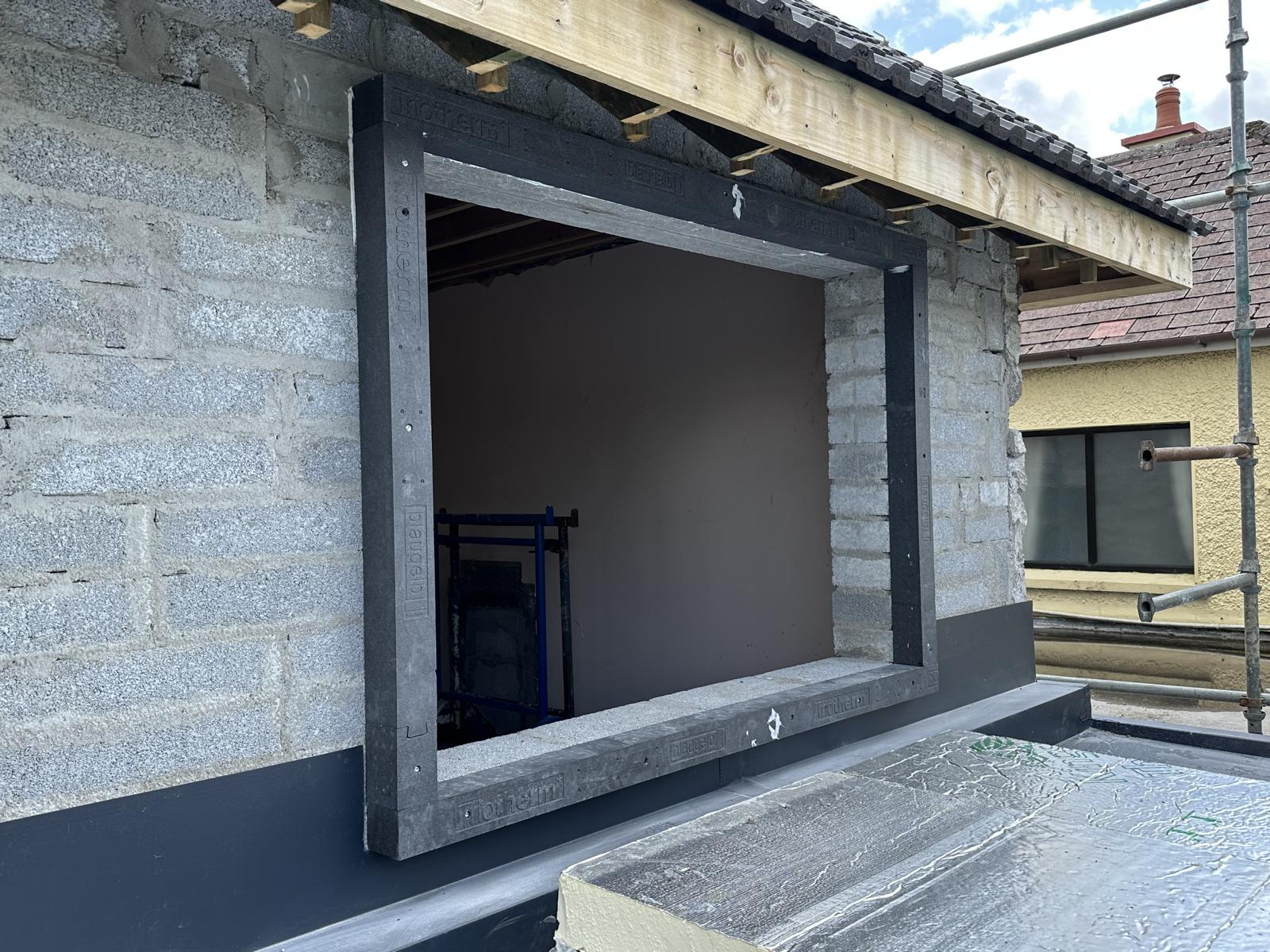 A full frame with Triotherm ensures the better installation details & thermal performance
