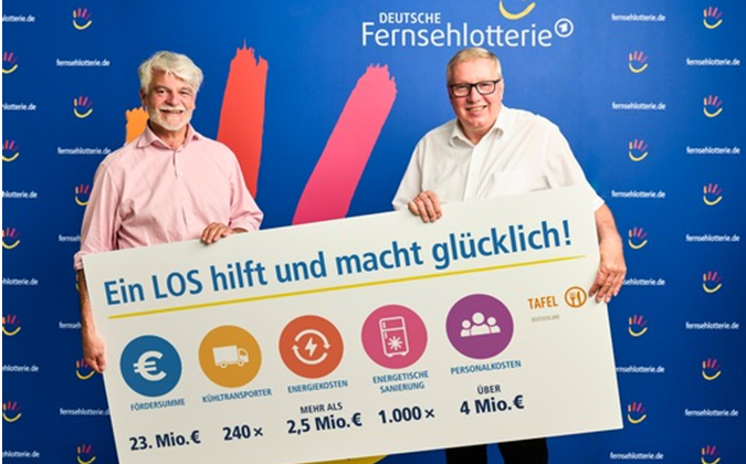 v. l. n. r.: Christian Kipper (Geschäftsführer der DEUTSCHEN FERNSEHLOTTERIE und der Stiftung DEUTSCHES HILFSWERK), Andreas Steppuhn (Vorstandsvorsitzender des Tafel Deutschland e.V.). Foto: Guido Werner