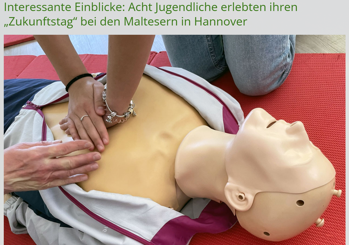 Unter fachkundiger Anleitung gelang den Jugendlichen die Herzdruckmassage; Bildquelle: Lukas/Malteser