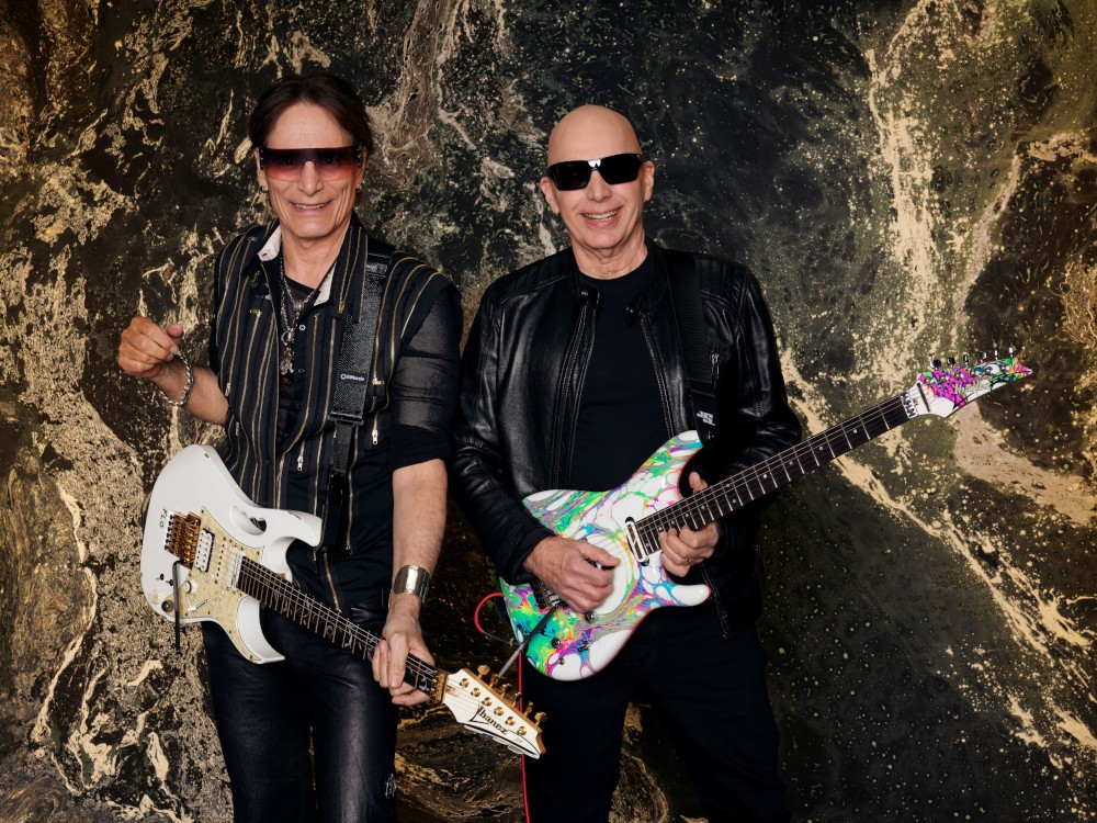 SATCHVAI  L-R: Steve Vai, Joe Satriani ( Photocredit Larry DiMarzio )