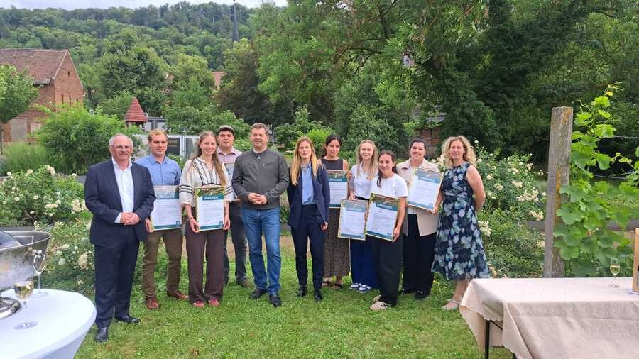 Ehrung der Absolventinnen und Absolventen im Weingarten Kloster Pforta in Schulpforte. Fotoquelle: Weinbauverband Saale-Unstrut