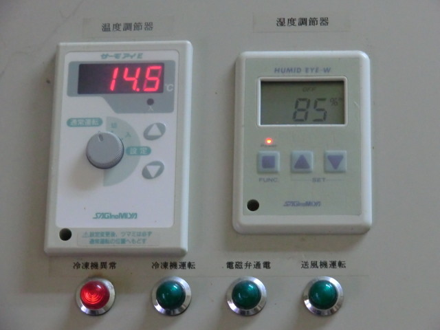 倉庫内温度は１５度以下・湿度は新米の状態を保持する為に７８％設定です。