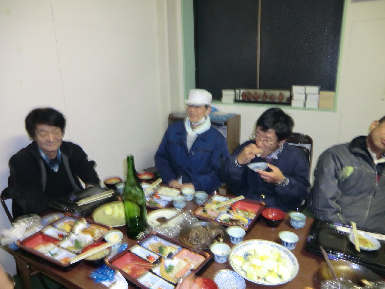 甕に詰めたのと同じ酒で乾杯～楽しい一時でした。