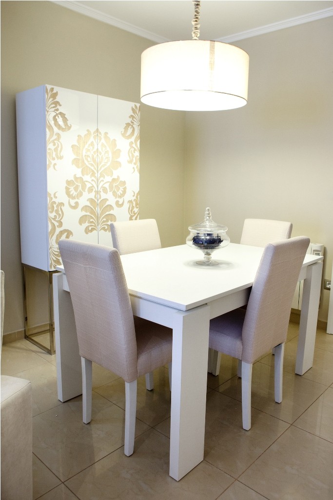 Salón comedor acogedor en tonos arena tapidecor, interiorismo y ... Mesas de comedor color crema