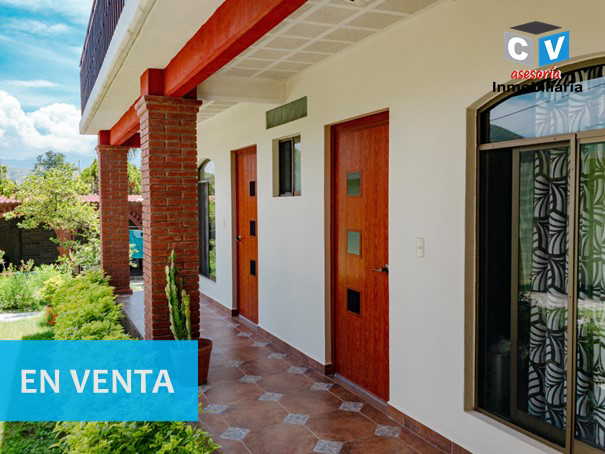 Casa en venta 8 habitaciones, 2 garages.