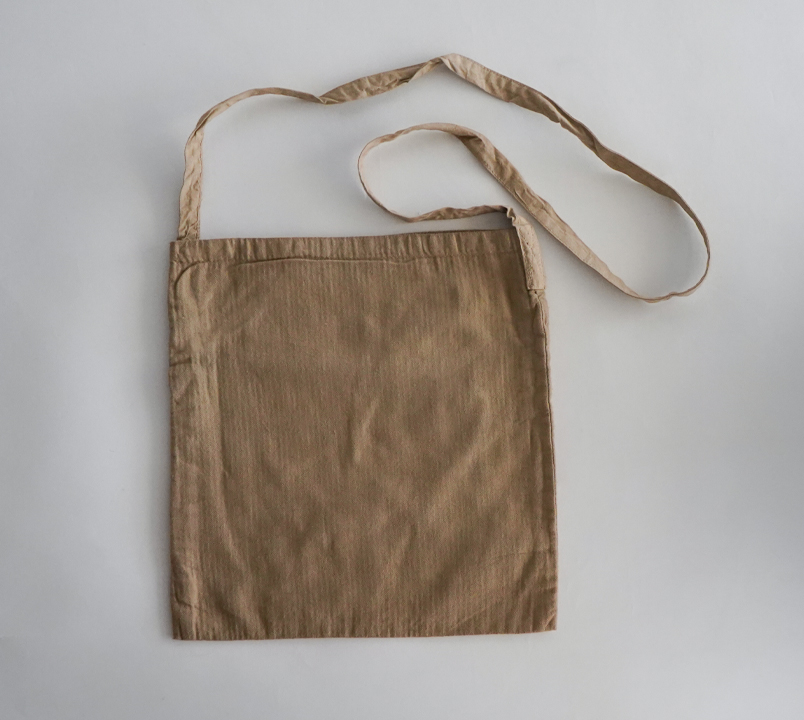 ヂェン先生のおさんぽかばん - ANANDASIA