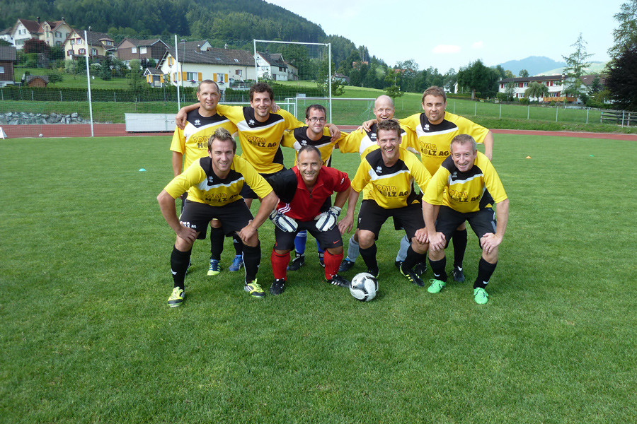 Junioren Spiel statt. Die routinierten Leiter setzten sich schliesslich klar mit 3:0 durch