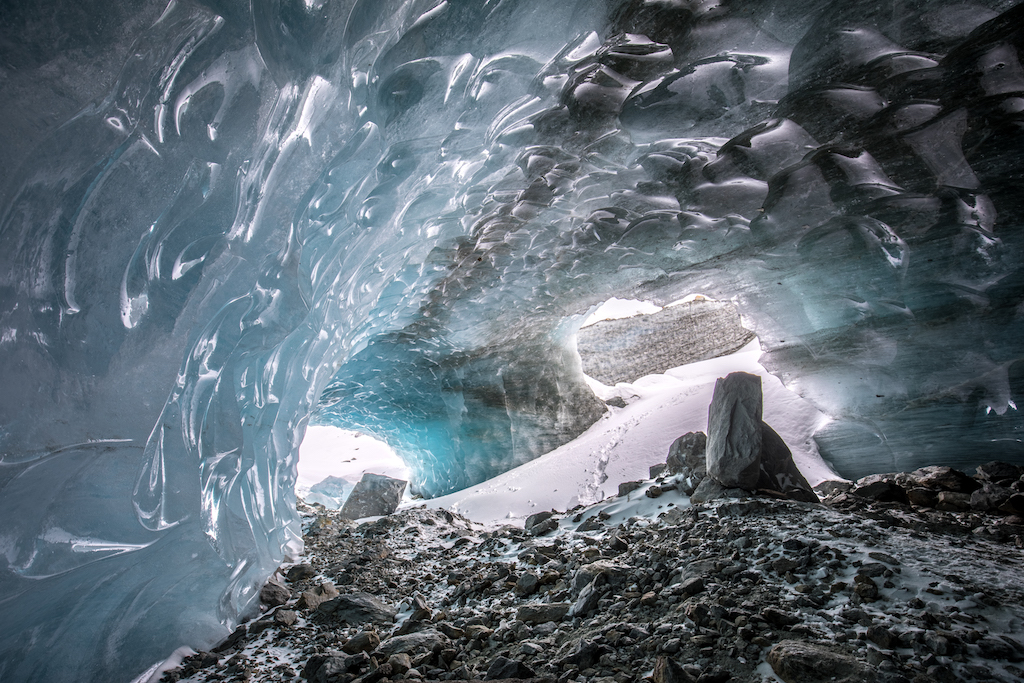 Gletscherhöhle Engadin Roseg Schneeschuh Wandern Eis