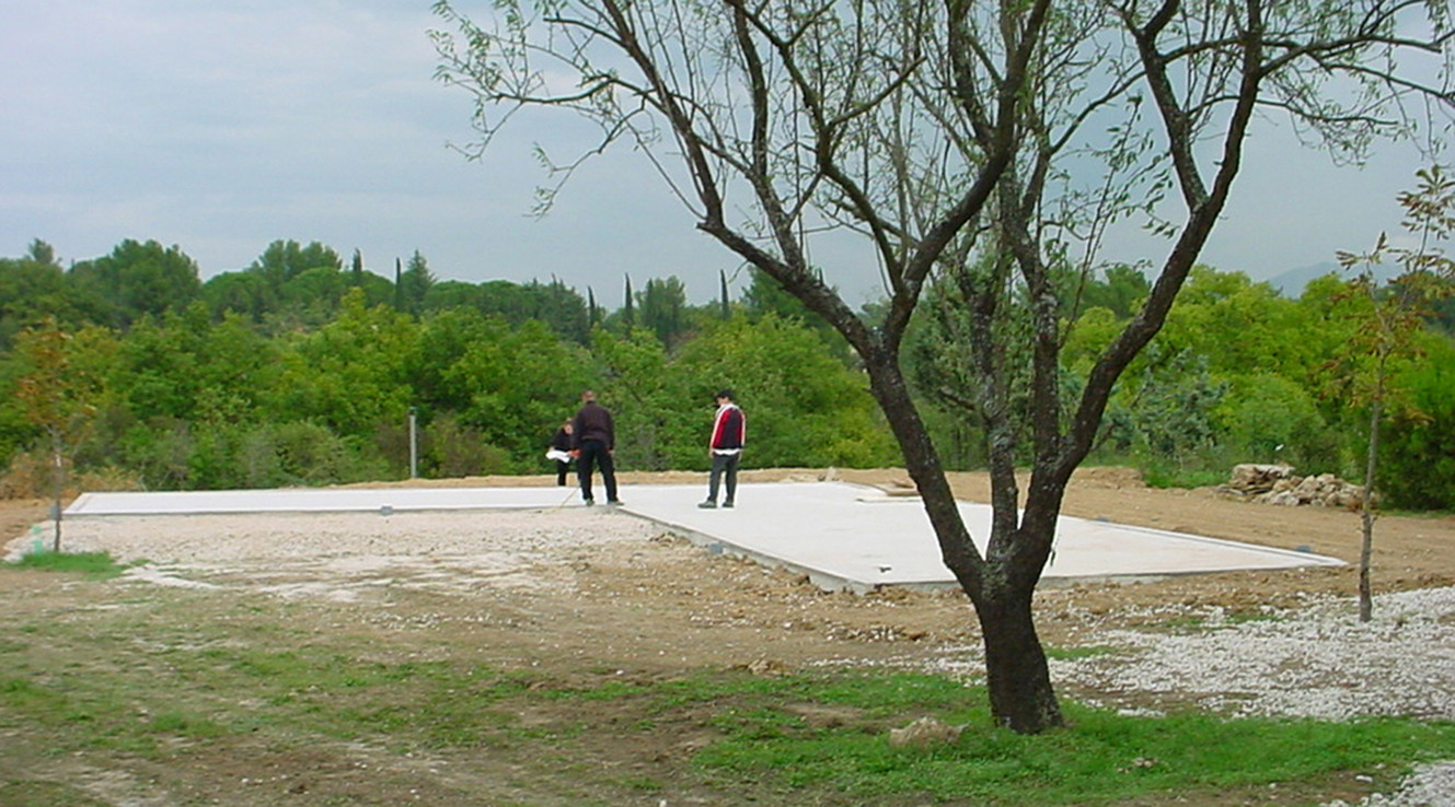 5 jours pour monter une maison à ossature bois, 180m2 de shon - après l'étude des plans d’exécution (3 semaines) et de préfabrication des modules en atelier (6 semaines) 