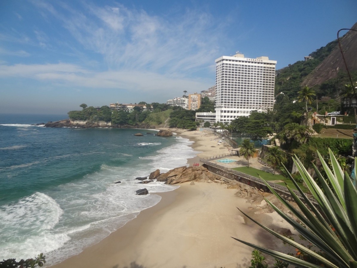 La plage au pieds du sheraton et de vidigal... avec le sheraton...