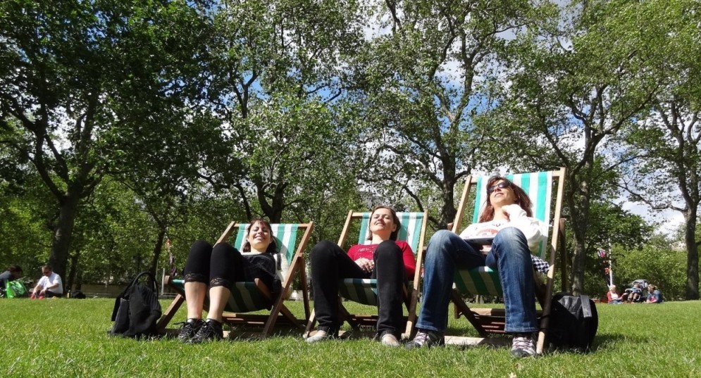 petite pause entre 2 nuages.. (et avant que le mec qui recolte l'argent ne vienne!! ;)))