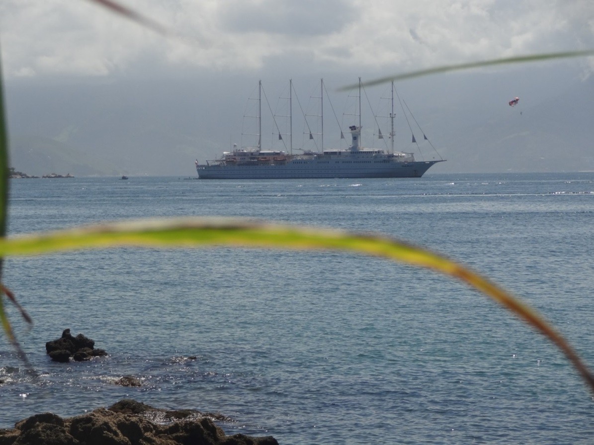 Le voilier du Club Med en fond d'écran..