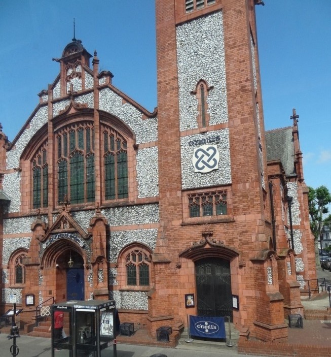 une ancienne église transformée en pub!! eh oui!!!
