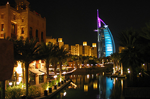 Madinat Jumeirah bei Nacht