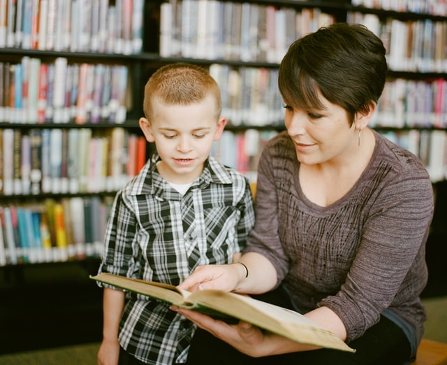 Mutter Kind Vorlesen Bücher Bibliothek