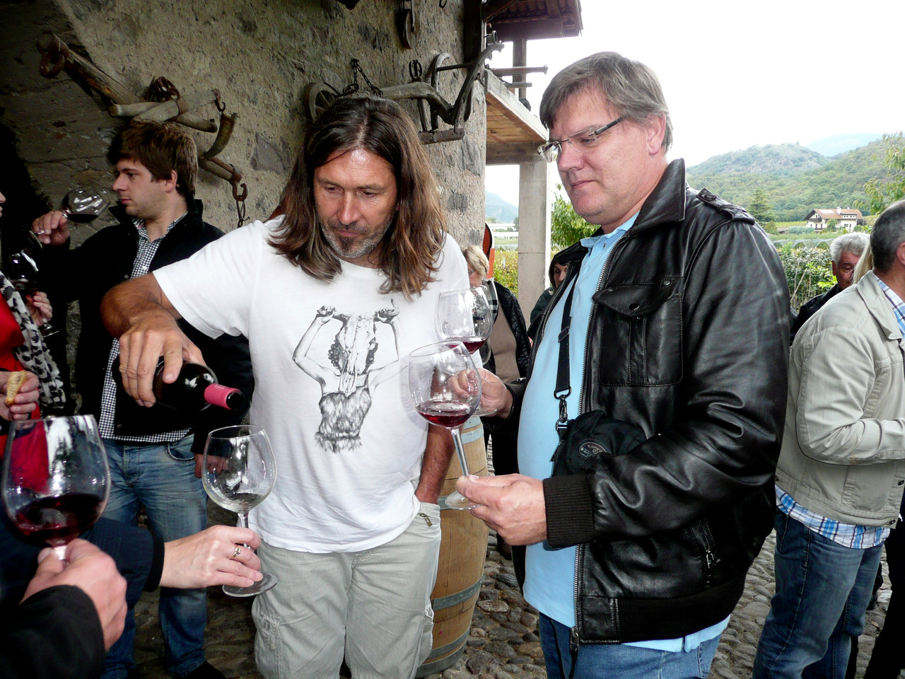 Koll. Kapun bei der Verkostung der Bioweinsorte Lagreiner...