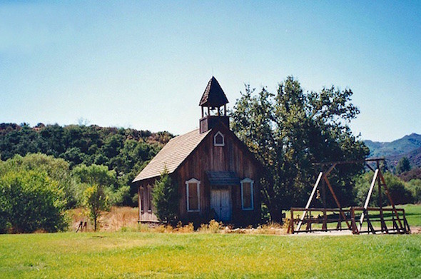 L'Eglise et un des ponts.