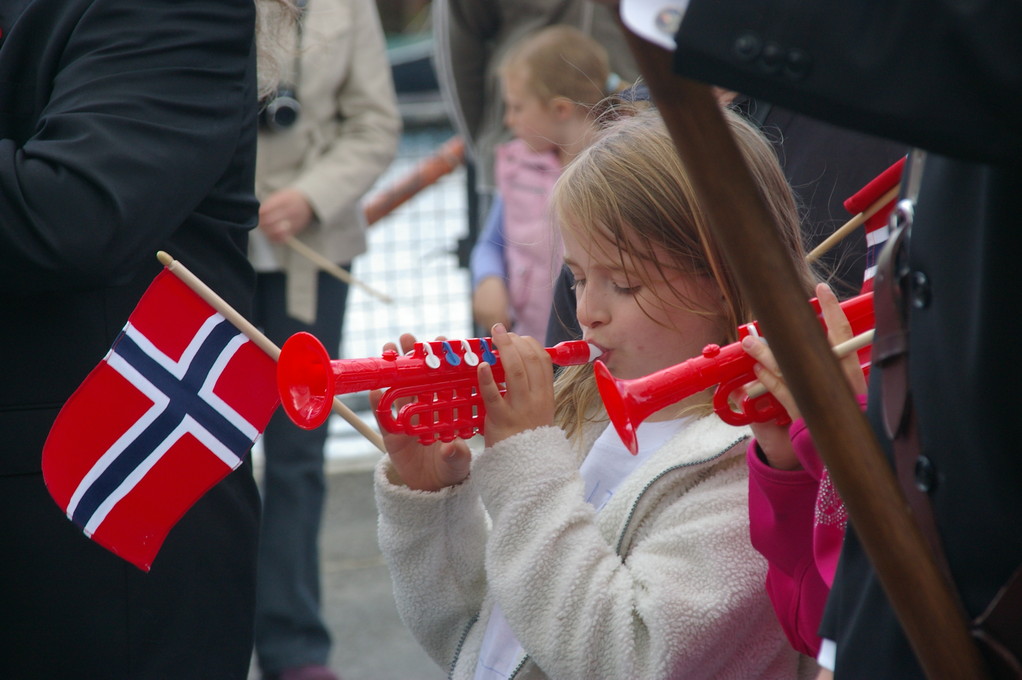 Norwegian constitution day "tog" in Kirkwall, May 2008 - published in August 2008 issue
