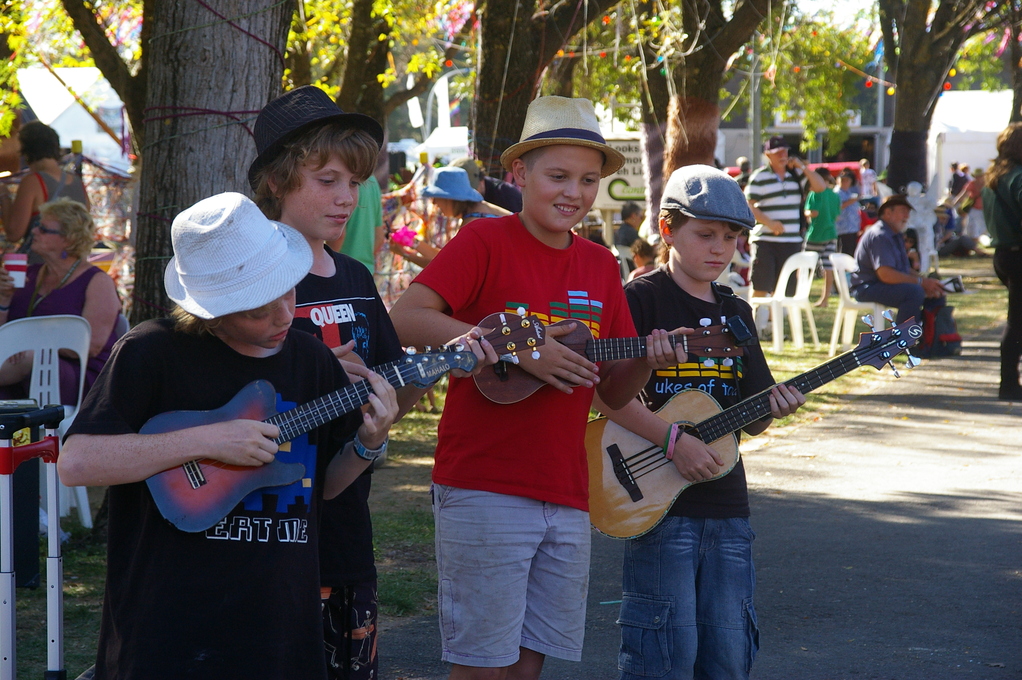 Canberra - young buskers at the National Folk Festival