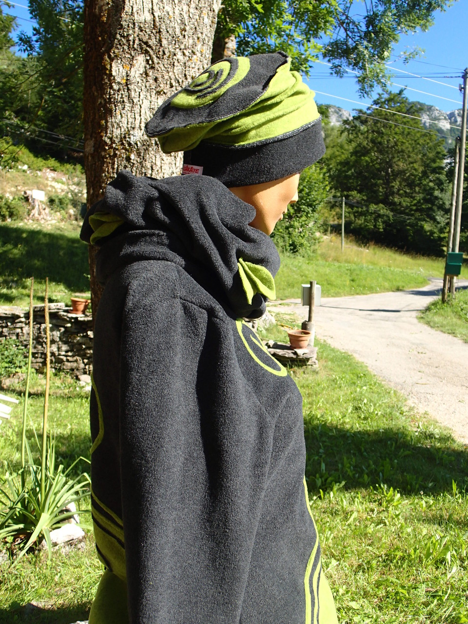 Pull "Brin d'herbe", ses tours de cou et ses chapeaux