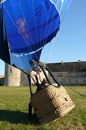 Hot air balloon flight - Chateau Saveilles ©photo-P.Baudouin