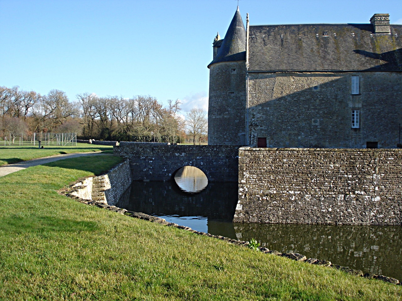 Tour dite de la prison - Château de Saveilles ©photo-propriétaire