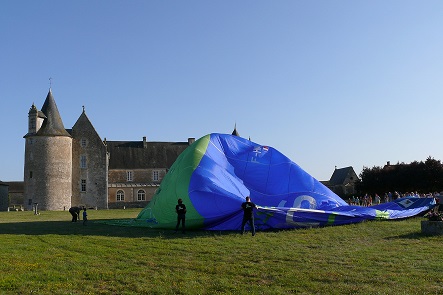 Hot air balloon flight - Chateau Saveilles ©photo-P.Baudouin